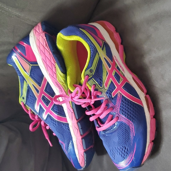 Asics Sneakers ( women's size 8) - Picture 2 of 7